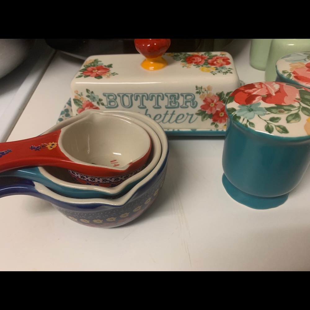 Pioneer woman kitchen set